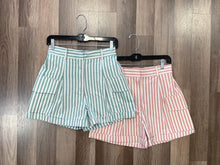 Load image into Gallery viewer, High Waisted Side Pocket Striped Shorts
